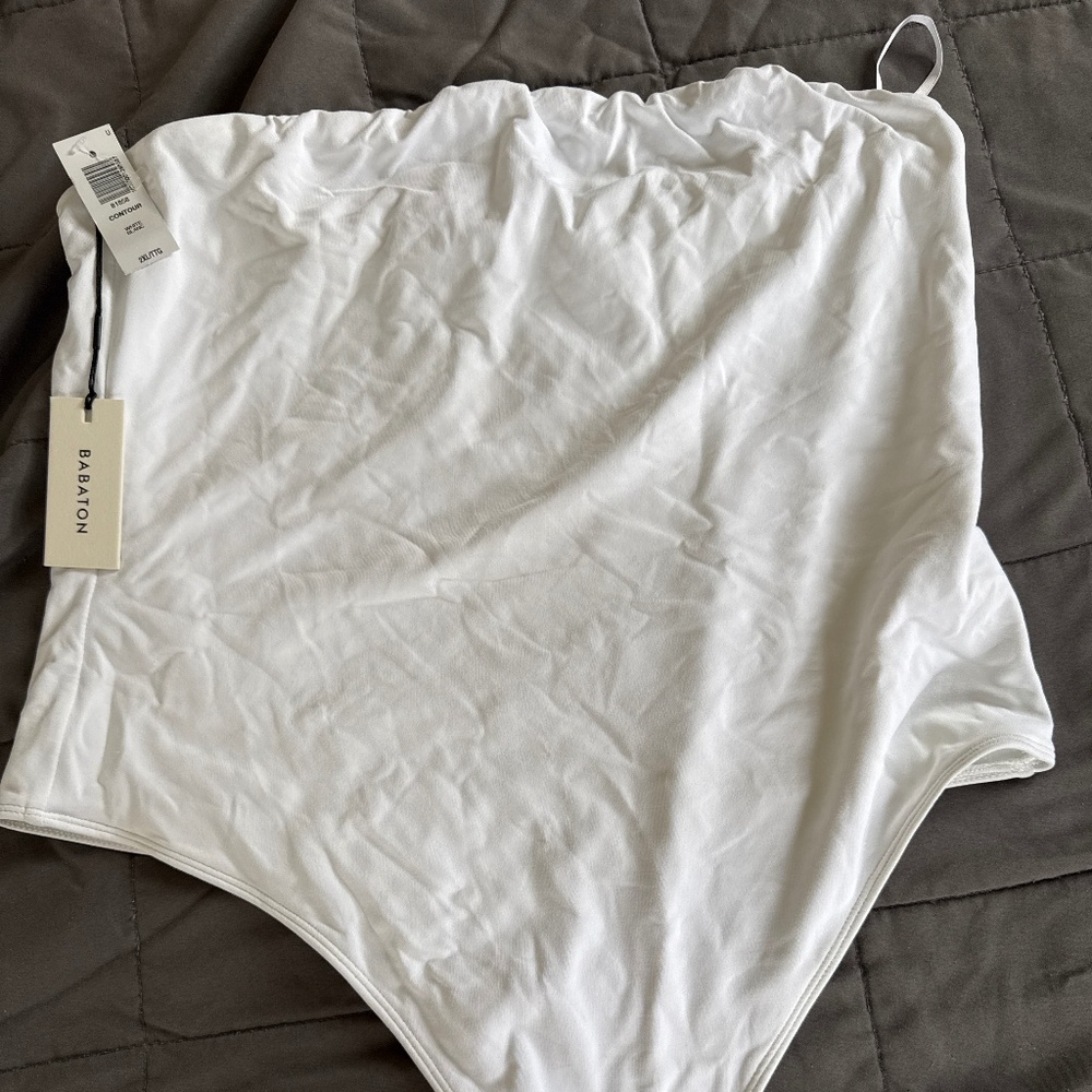 Aritizia baby on contour body suit white in XXL